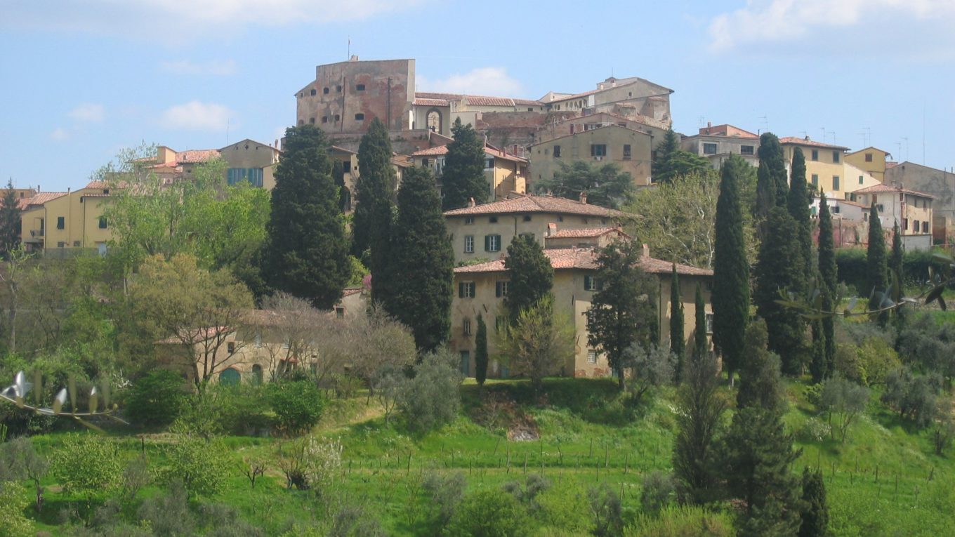 Panorama del borgo di Lari in Toscana