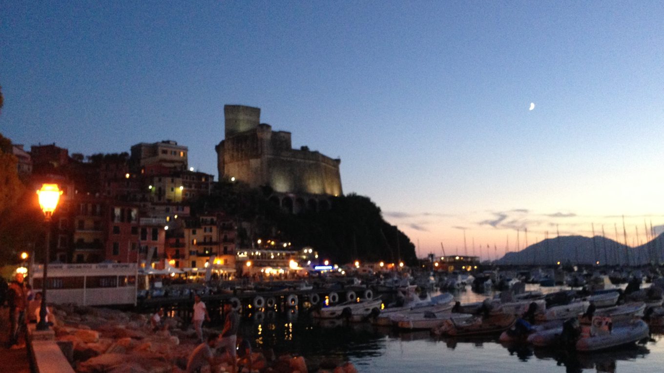 Lerici e il castello affacciati sul Golfo dei Poeti
