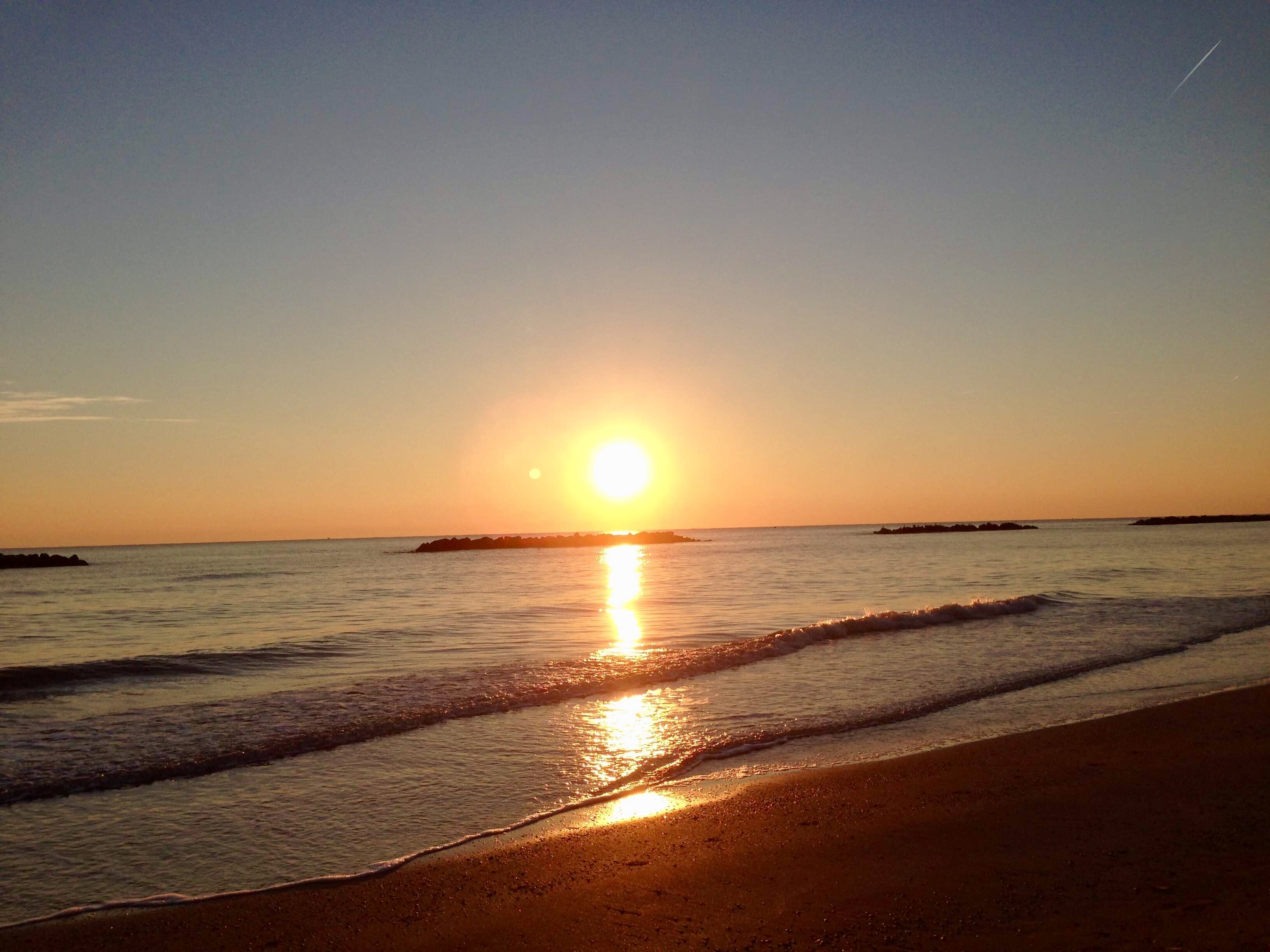 Lungomare e spiaggia di Porto San Giorgio all’alba