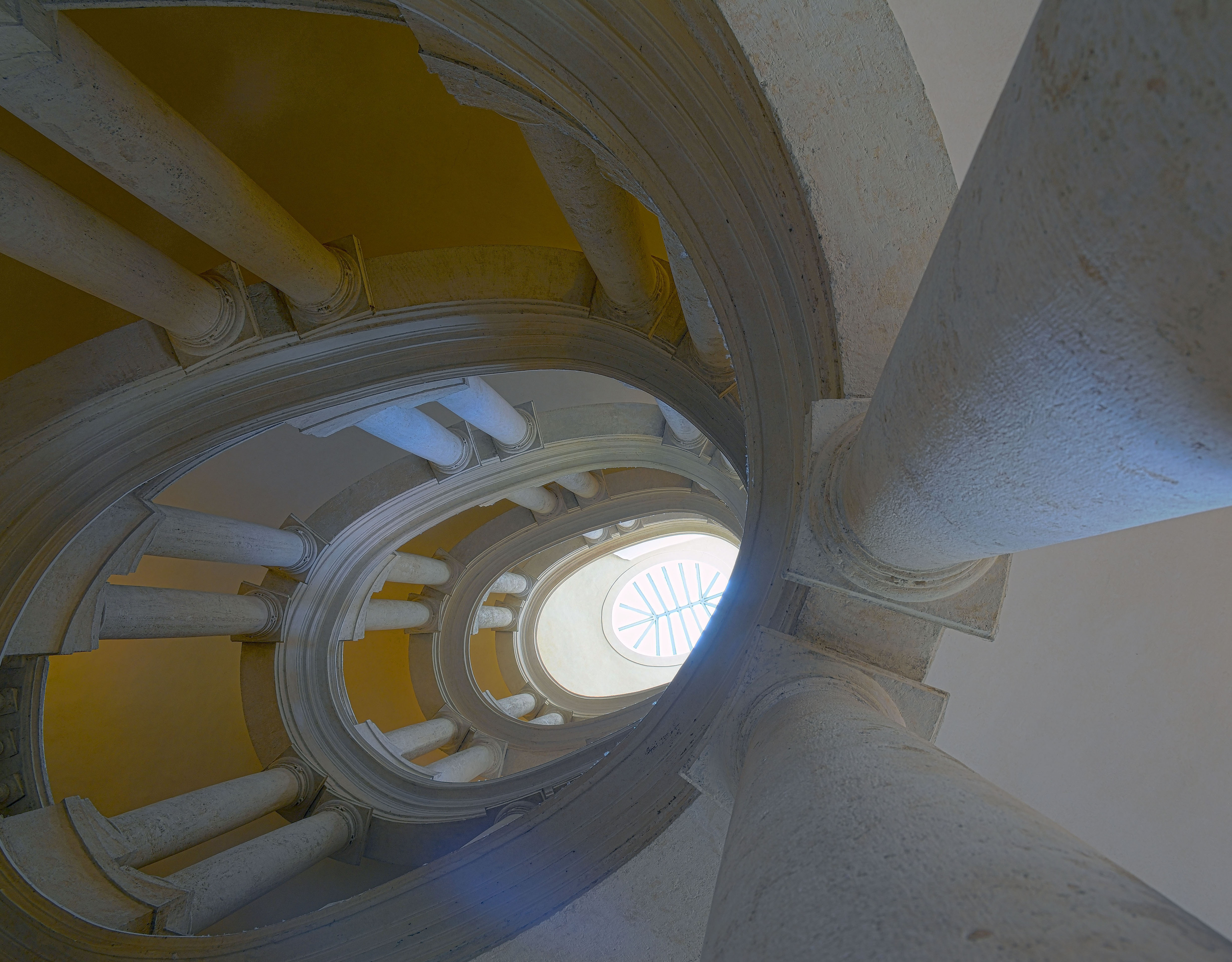Scala del Borromini dentro Palazzo Barberini a Roma