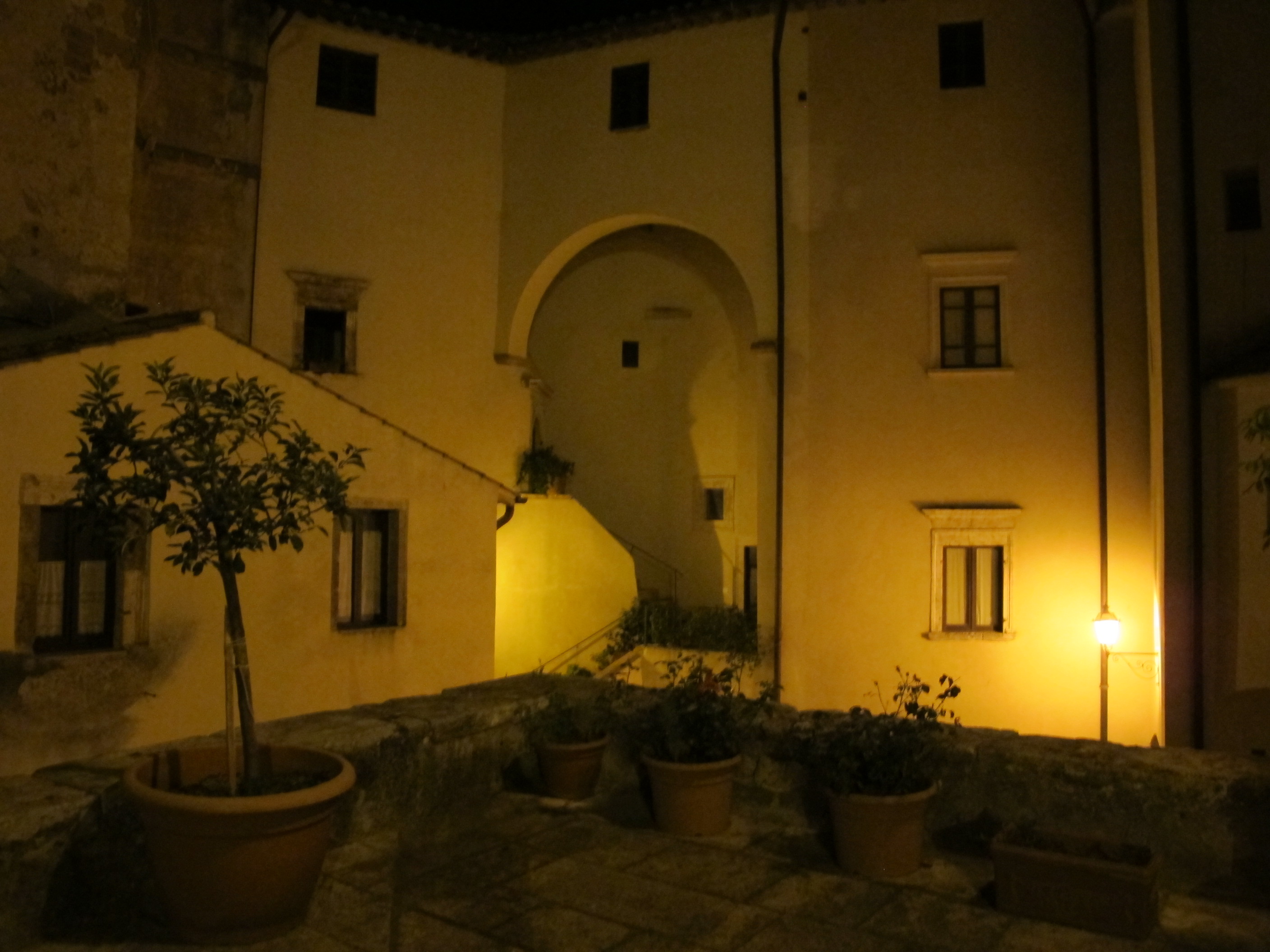 Fortezza Orsini a Pitigliano di notte