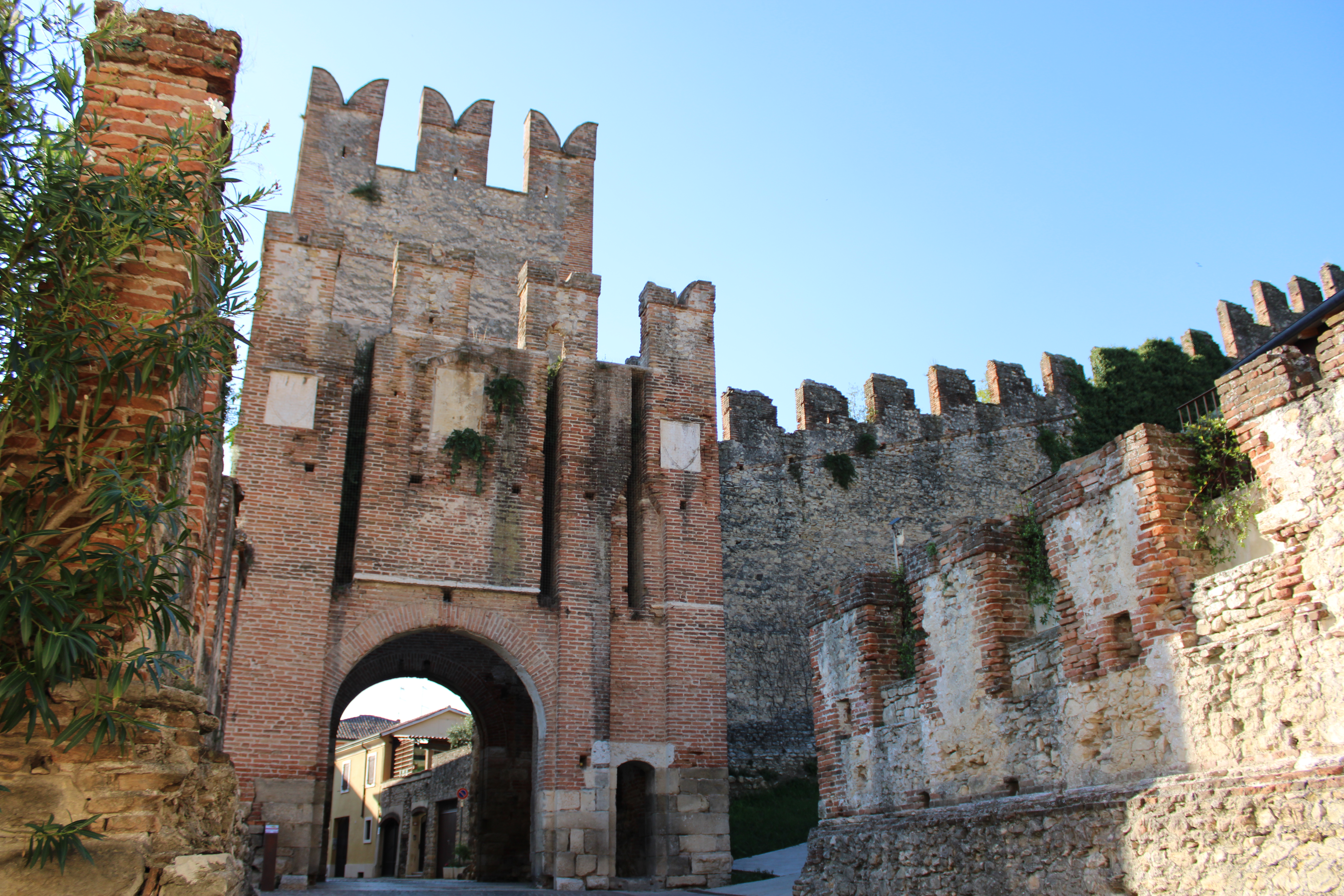 Porta Vicenza nelle mura di Soave