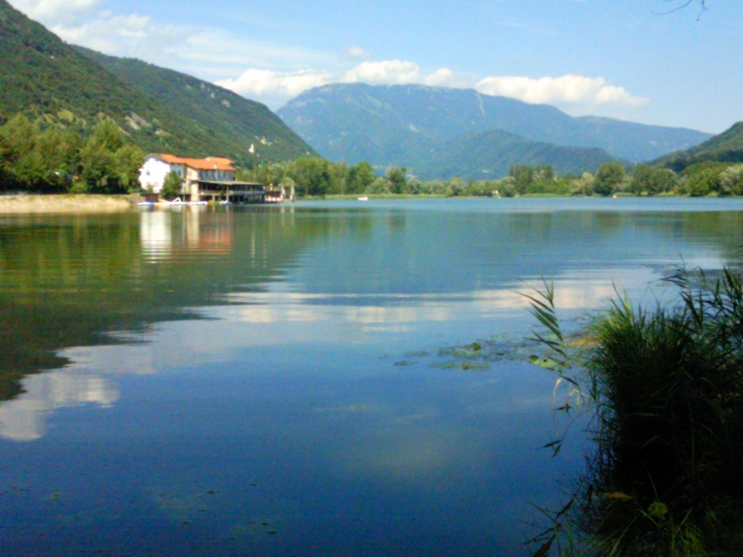 Laghi di Revine e Tarzo nel paesaggio collinare