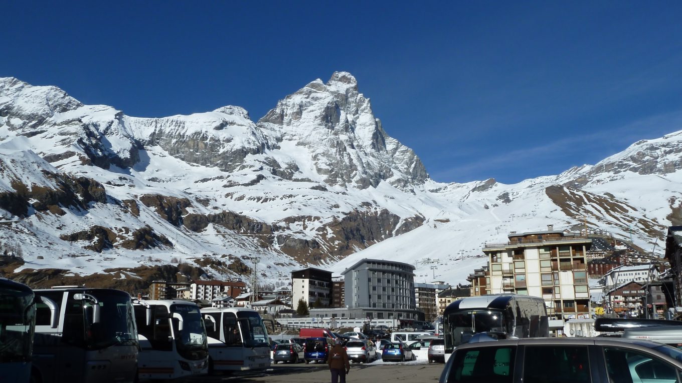 Il Cervino visto dal centro di Breuil-Cervinia