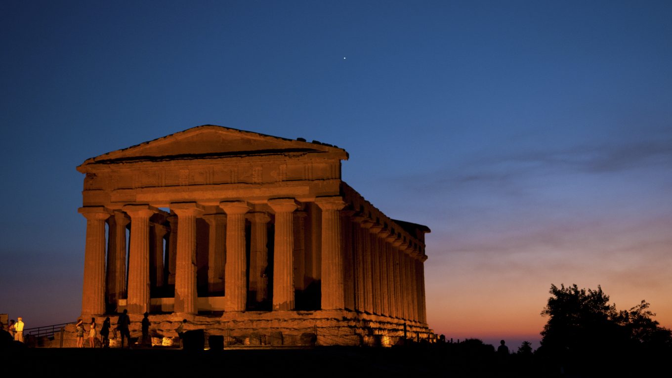 Valle dei Templi ad Agrigento al tramonto