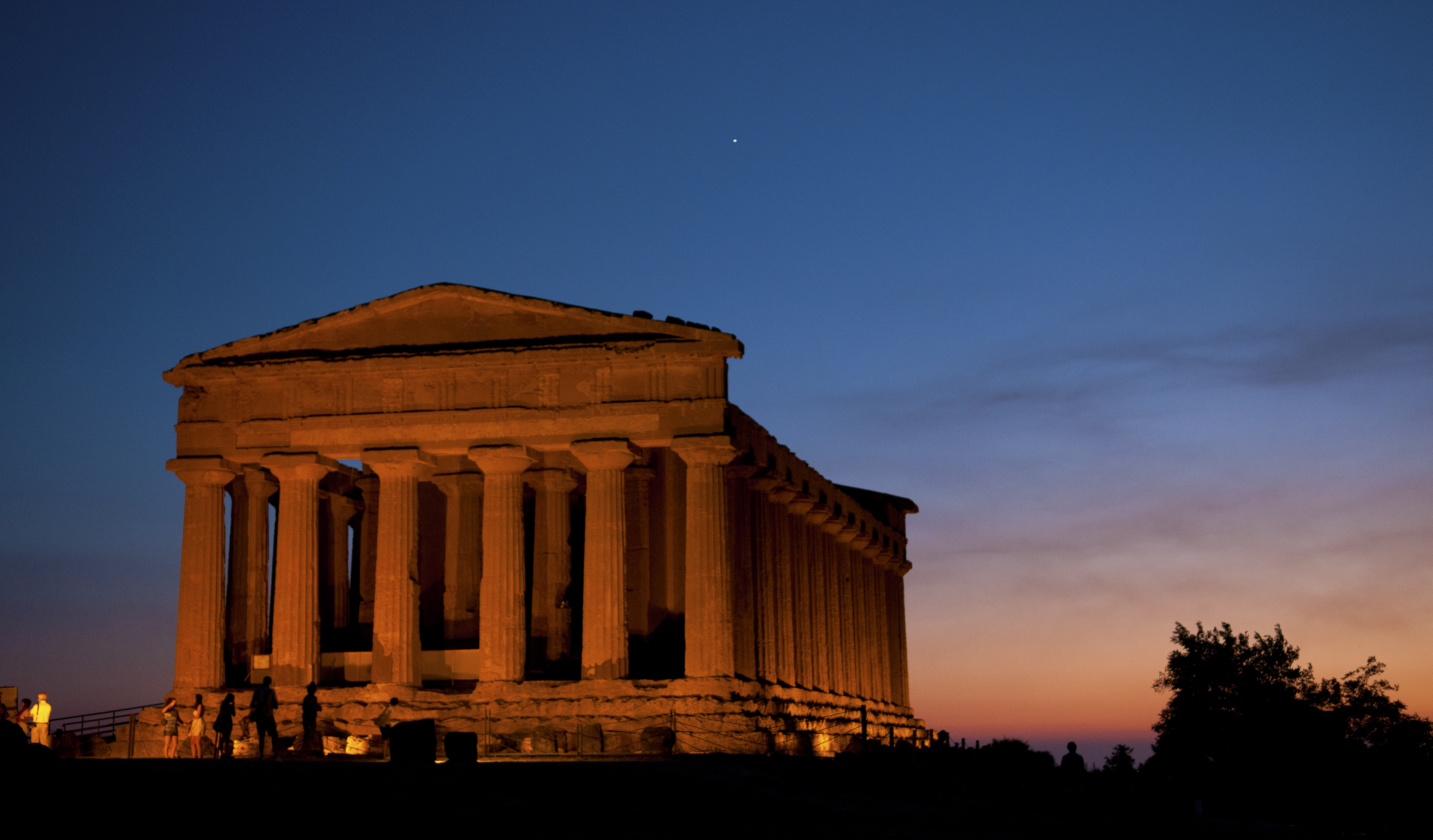 Valle dei Templi ad Agrigento al tramonto