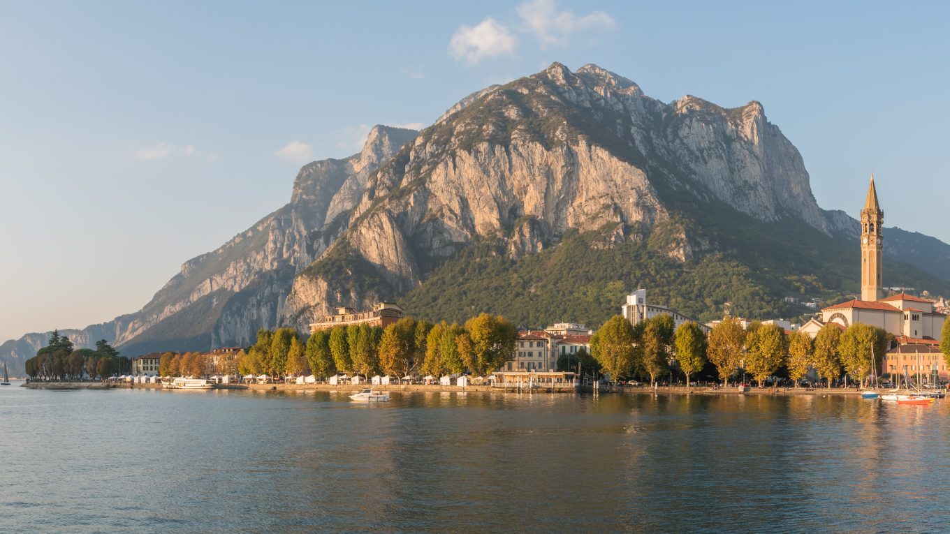 Veduta di Lecco sul Lago di Como