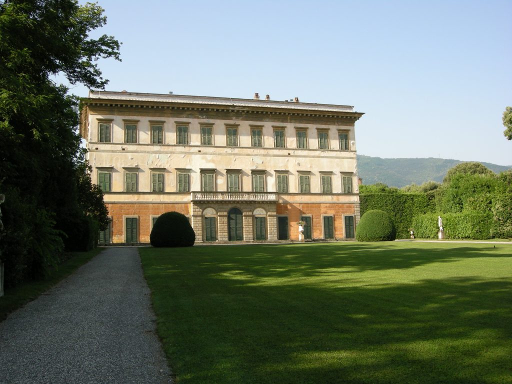 Villa Reale di Marlia con il giardino d'ingresso