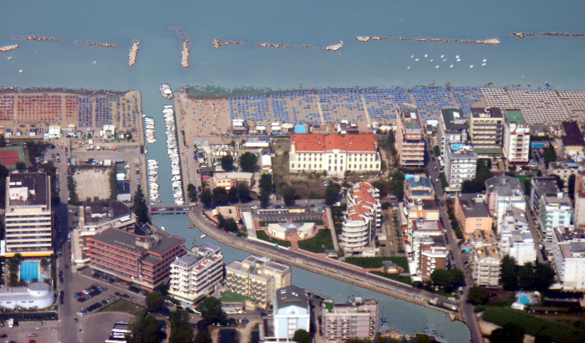 Cattolica vista dall'alto con foce del Ventena