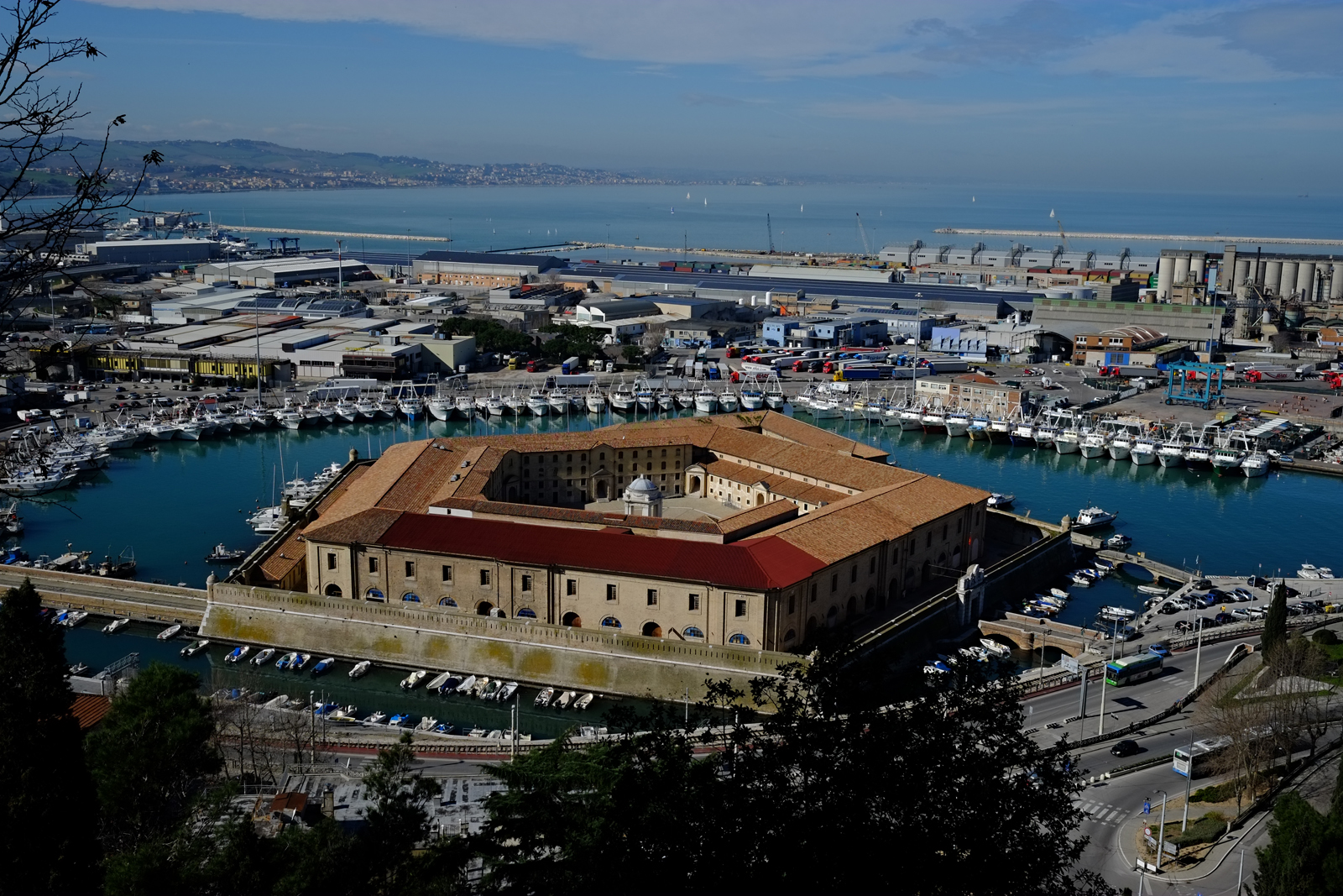 Mole Vanvitelliana e porto di Ancona