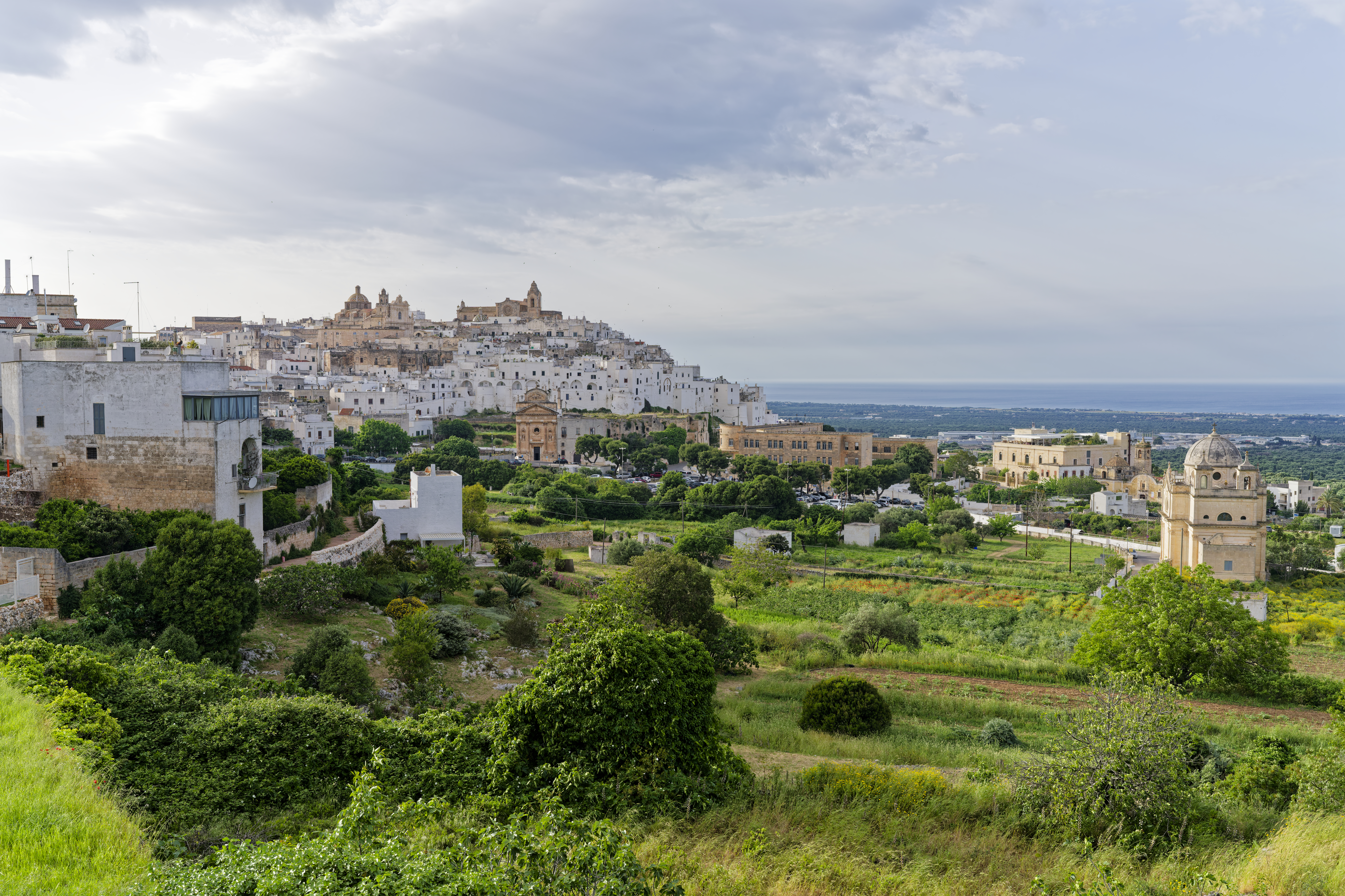 Panorama di Ostuni, comune pugliese tra le Spighe Verdi 2026
