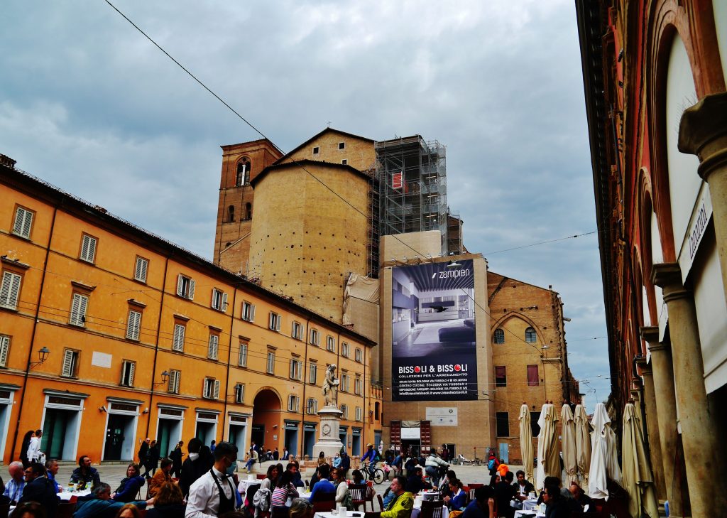 Piazza Galvani a Bologna