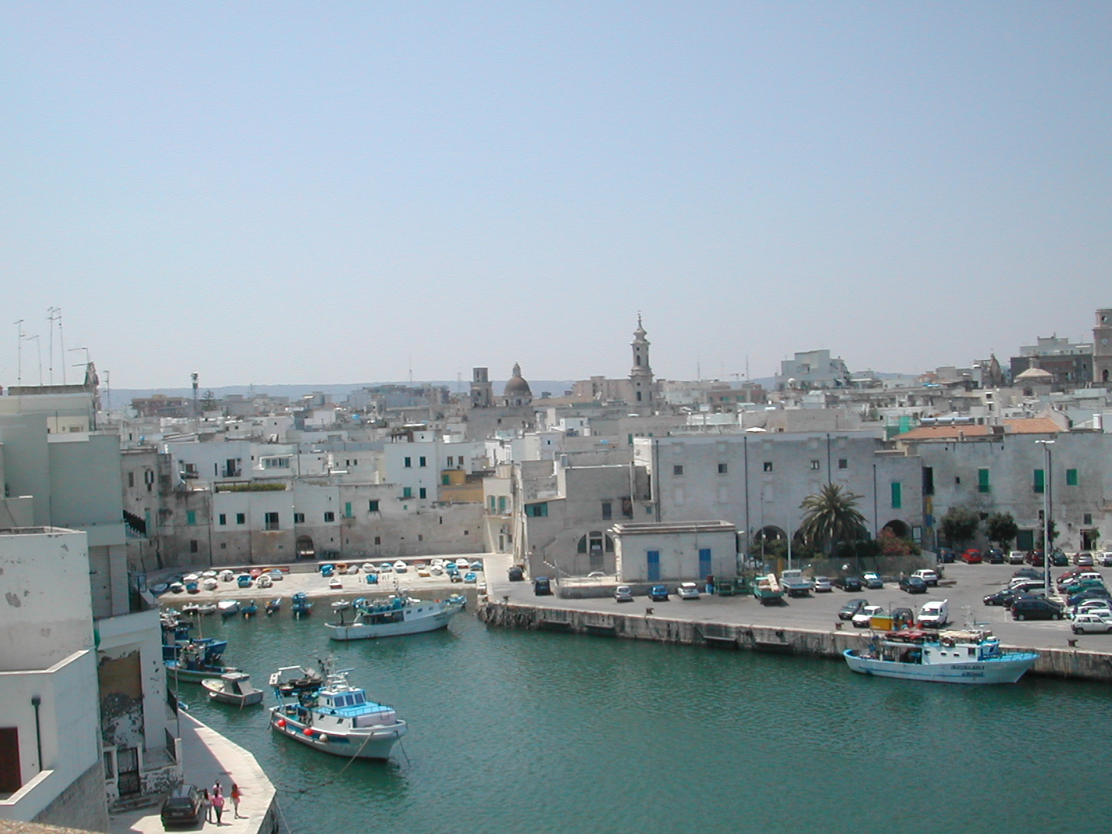 Caserma spagnola vista dal Castello Carlo V di Monopoli