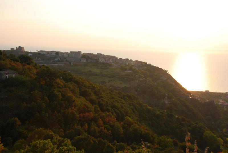 Centro storico di Fiumefreddo Bruzio al tramonto