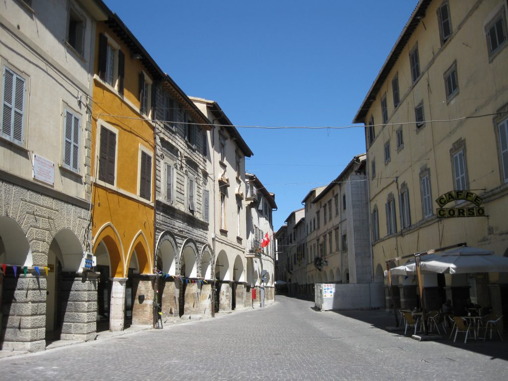 Corso Garibaldi nel centro storico di Fossombrone