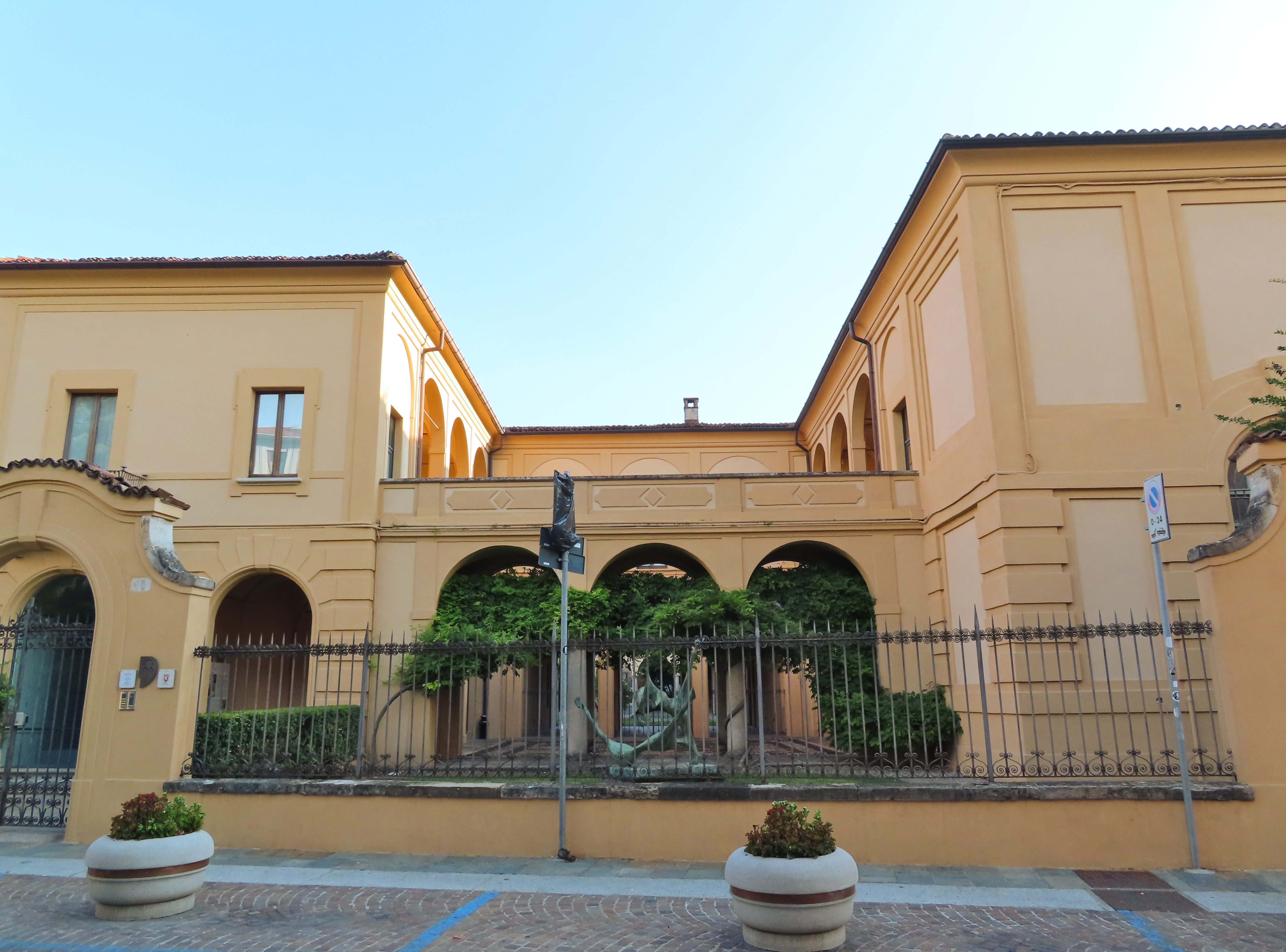 Facciata della Galleria d'Arte Moderna Ricci Oddi a Piacenza
