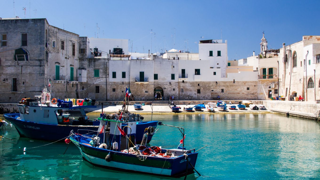 Porto antico di Monopoli in Puglia