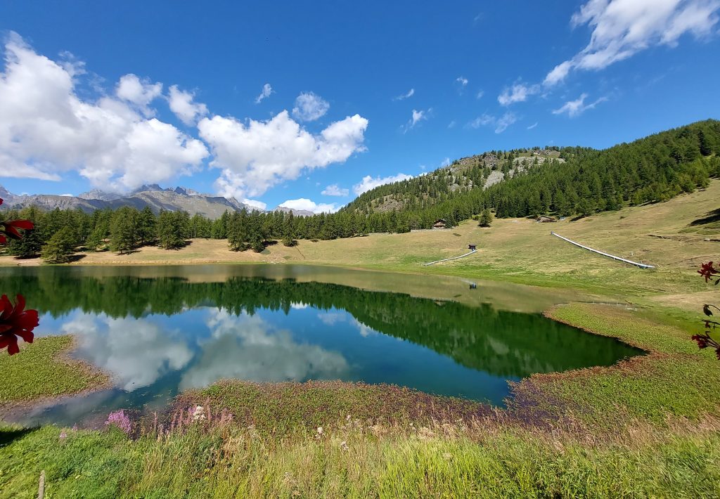 Lago di Lod a Chamois in Valle d Aosta