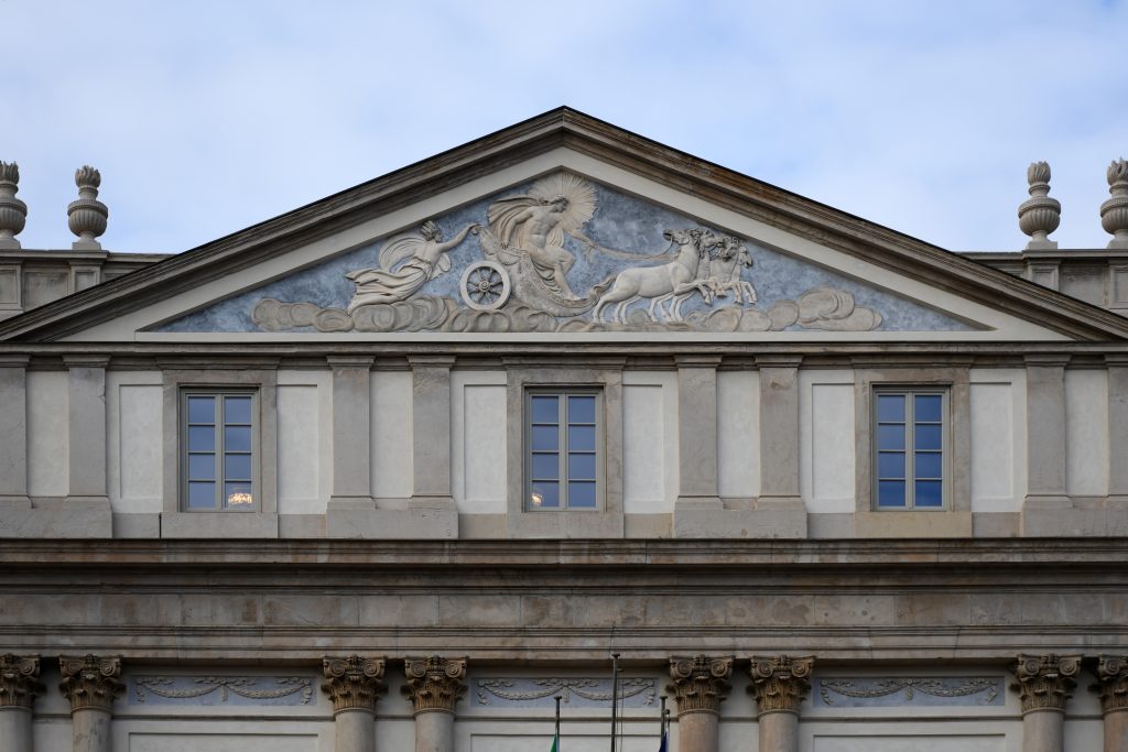 Facciata del Teatro alla Scala a Milano