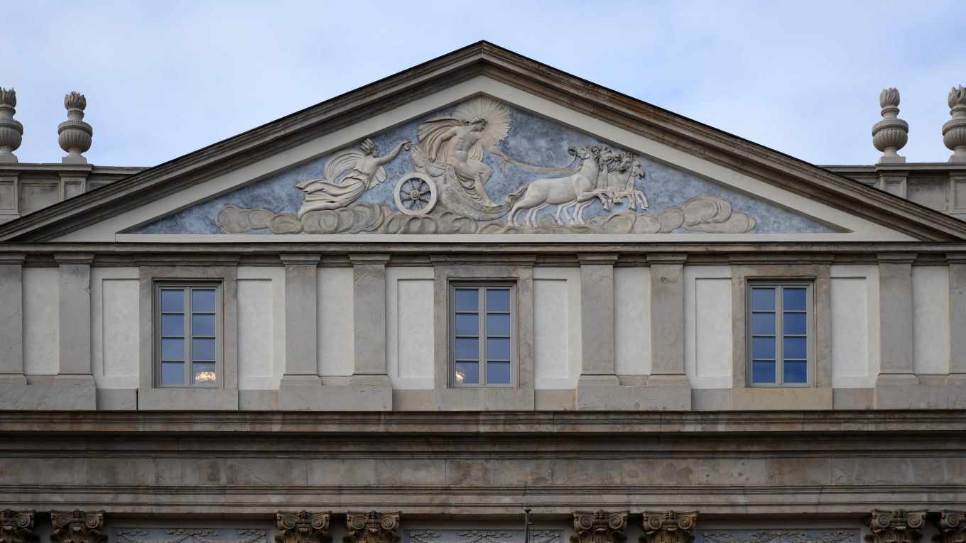 Facciata del Teatro alla Scala a Milano