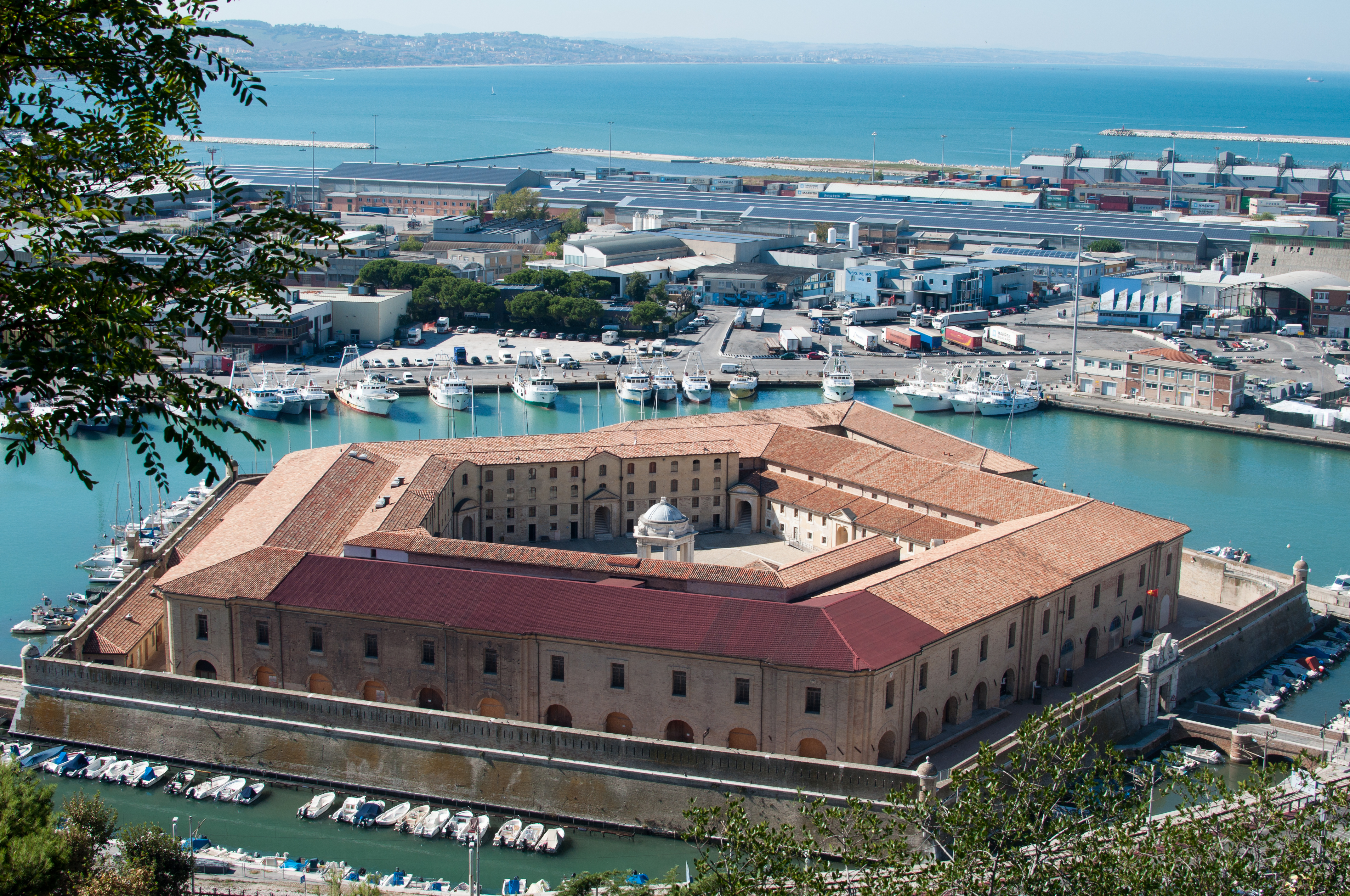 Mole Vanvitelliana vista dal porto di Ancona