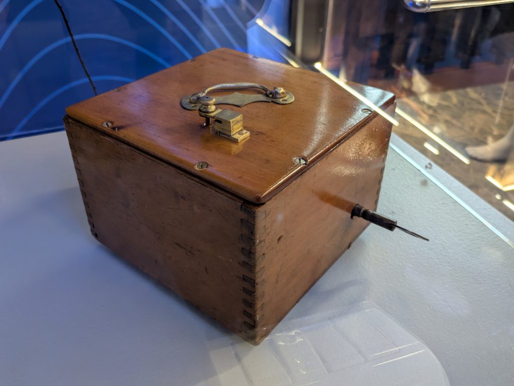 Meccanismo storico esposto al Museo della Radio e della Televisione di Torino