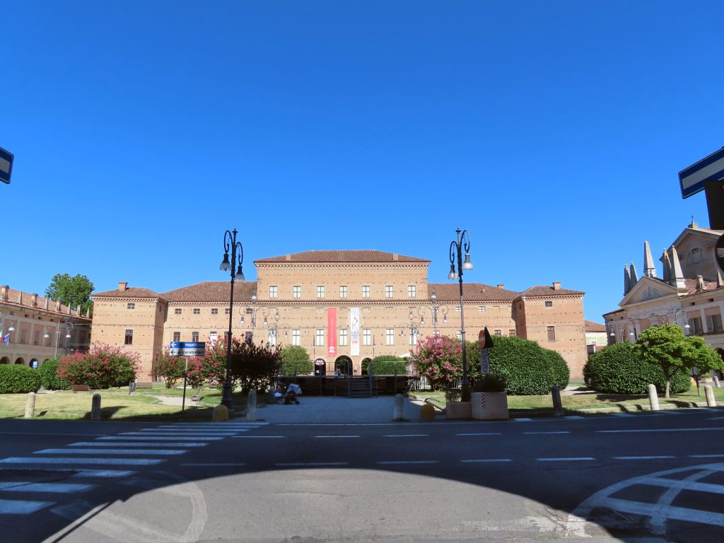 Facciata di Palazzo Bentivoglio a Gualtieri