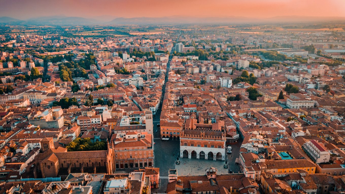 Piazza Cavalli a Piacenza vista dall alto