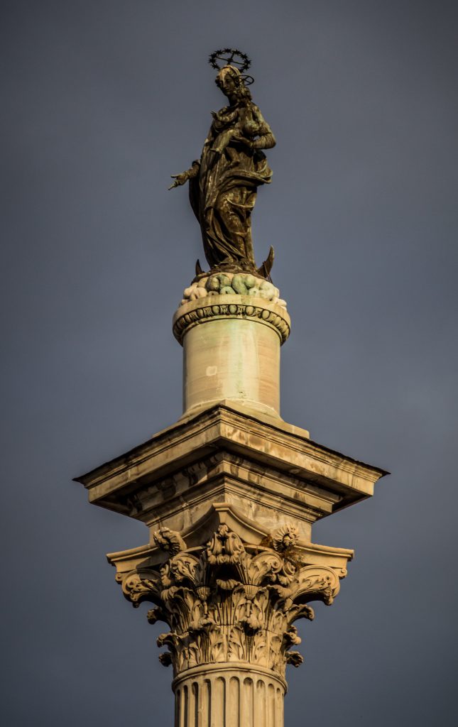 Piazza Santa Maria Maggiore a Roma con la Colonna della Vergine Maria