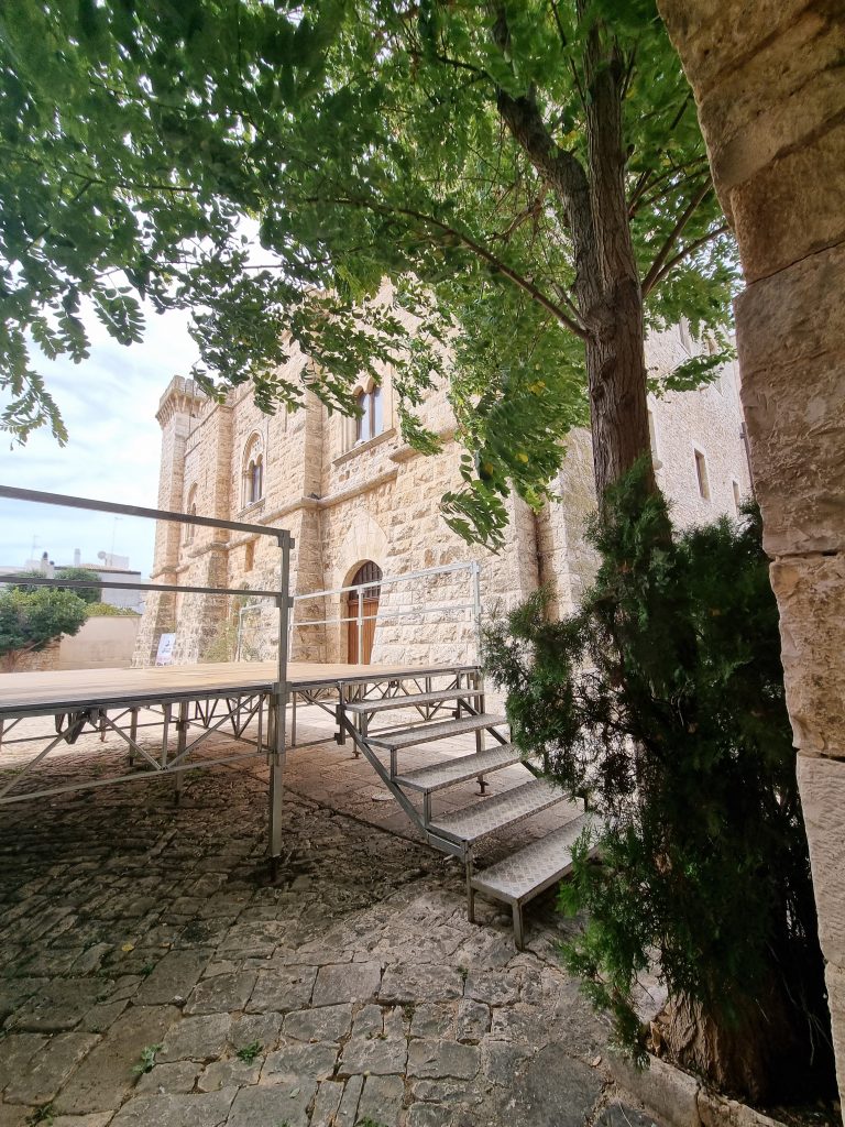 Veduta del Castello Caracciolo di Sammichele di Bari