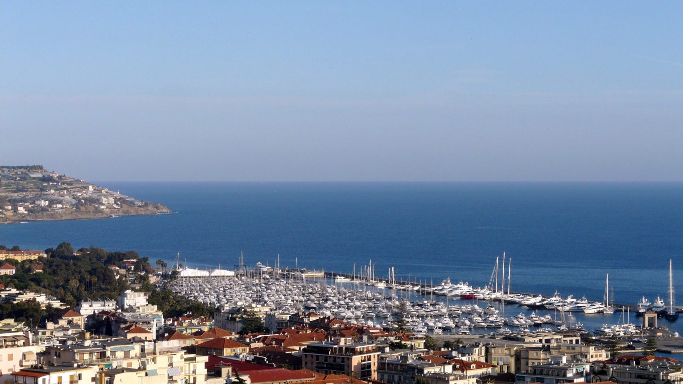 Panorama di Sanremo e del porto dalla Madonna della Costa