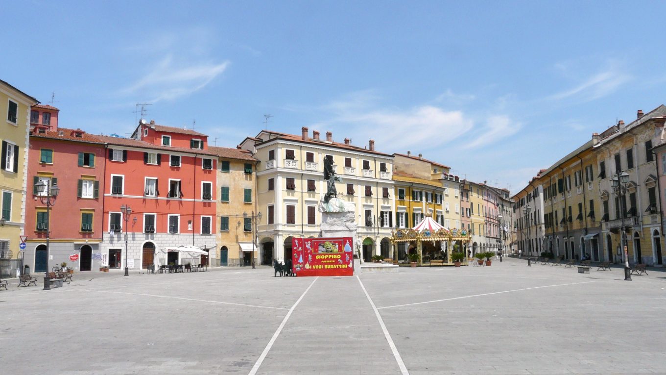 Piazza Matteotti a Sarzana
