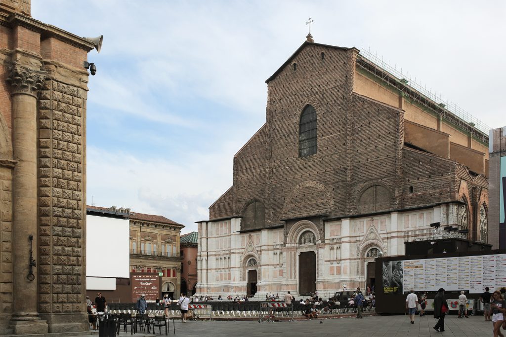 Basilica di San Petronio da Piazza Maggiore a Bologna