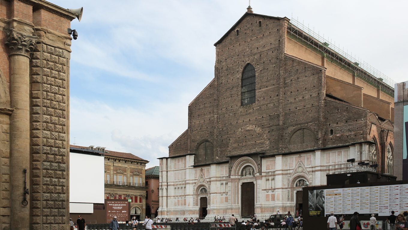 Basilica di San Petronio da Piazza Maggiore a Bologna