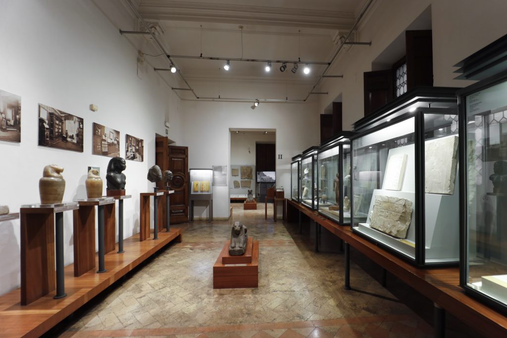 Sala di arte egizia del Museo Barracco a Roma