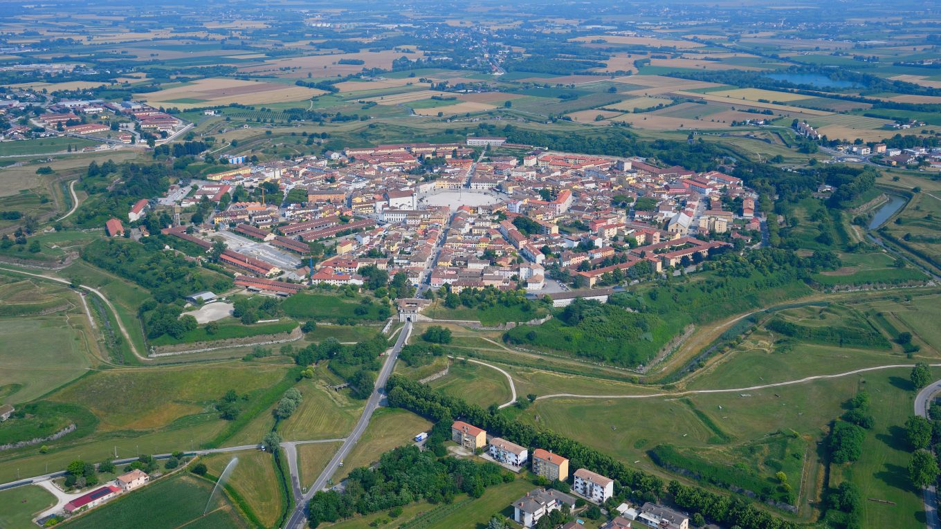 Vista aerea di Palmanova e della sua forma a stella