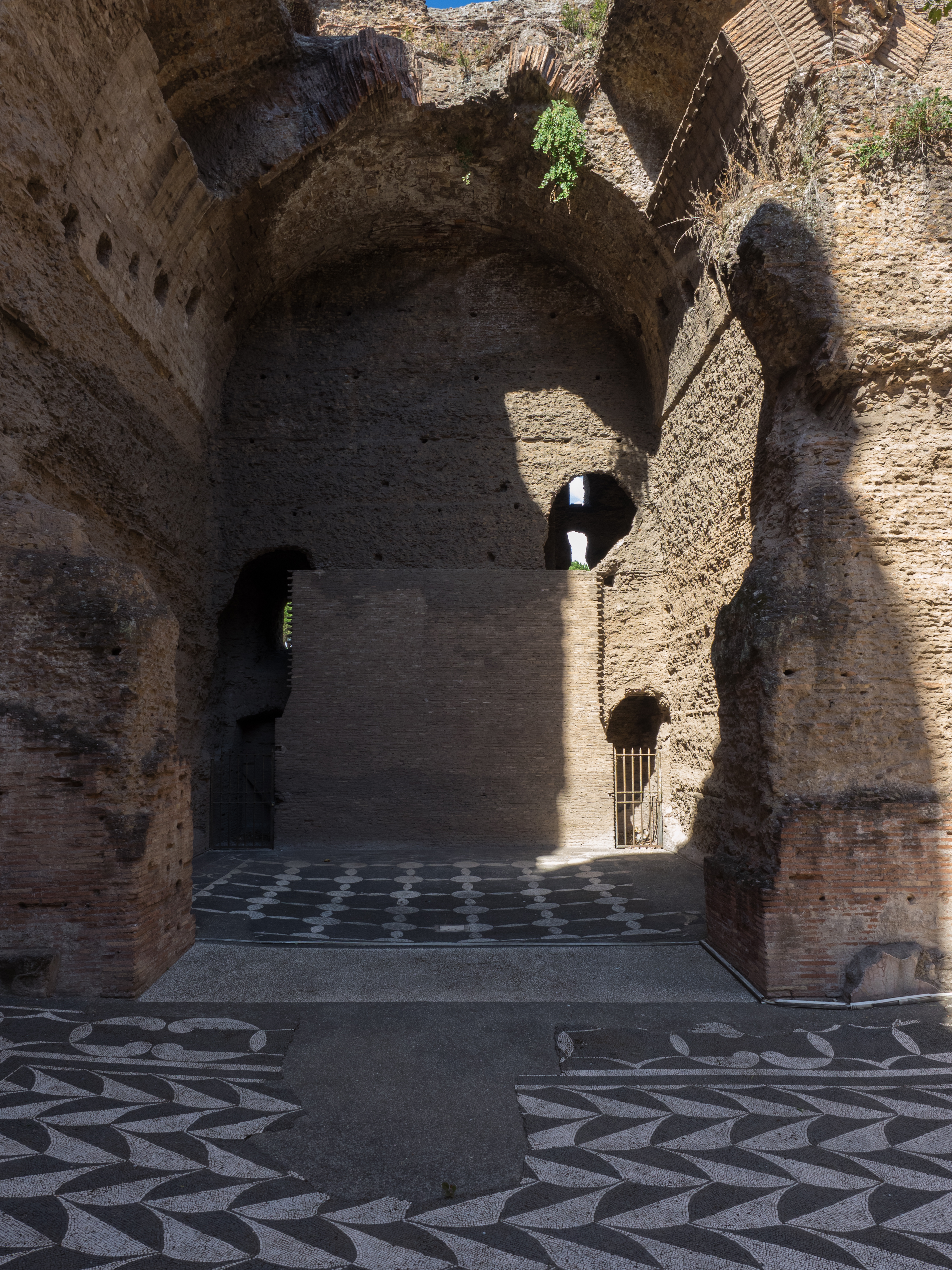 Interno monumentale delle Terme di Caracalla a Roma