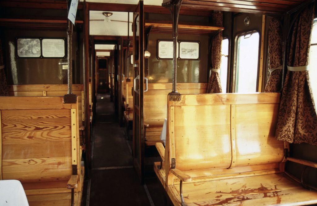 Interno di una carrozza ferroviaria storica Centoporte