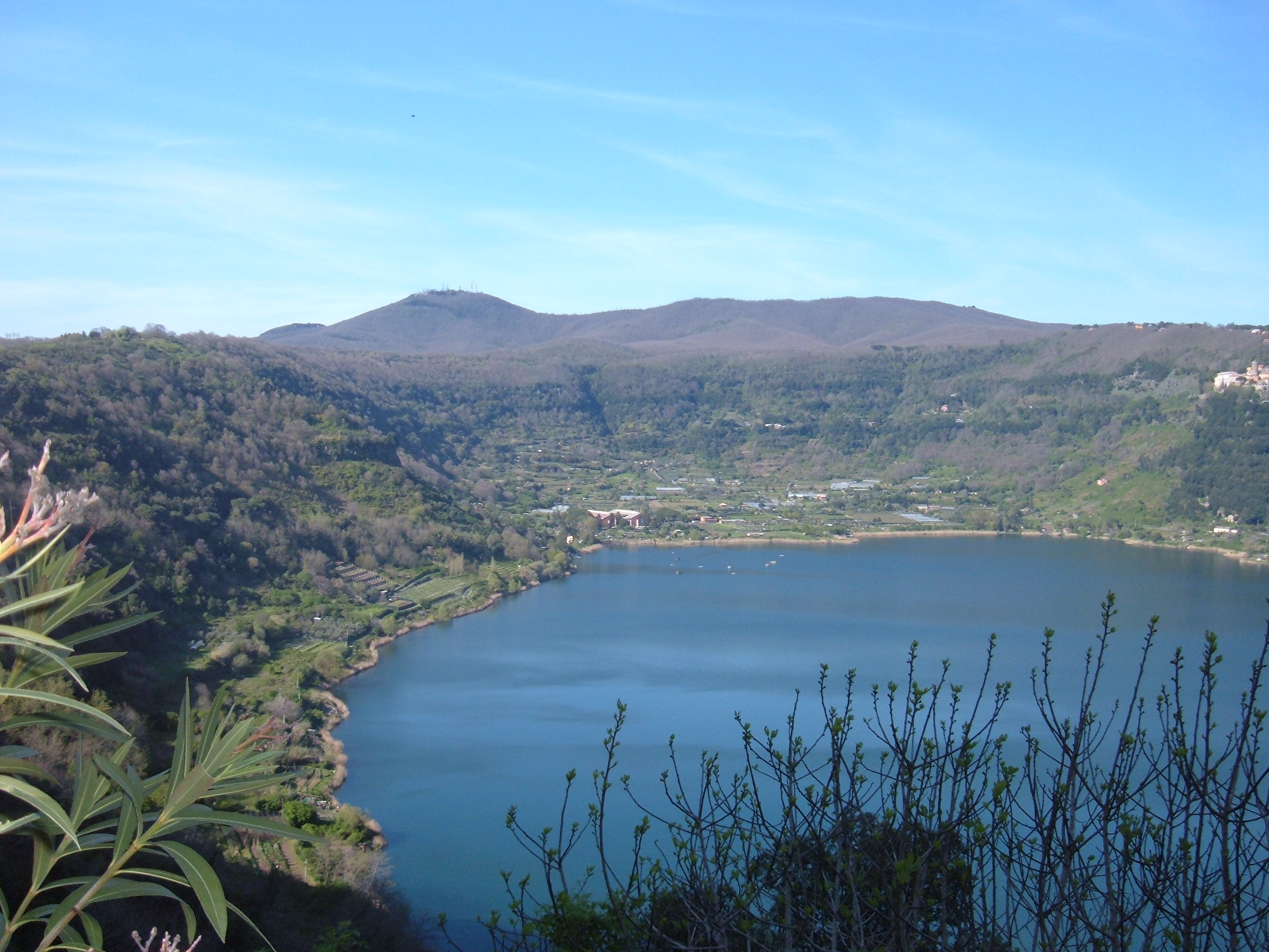Lago di Nemi visto da Genzano di Roma