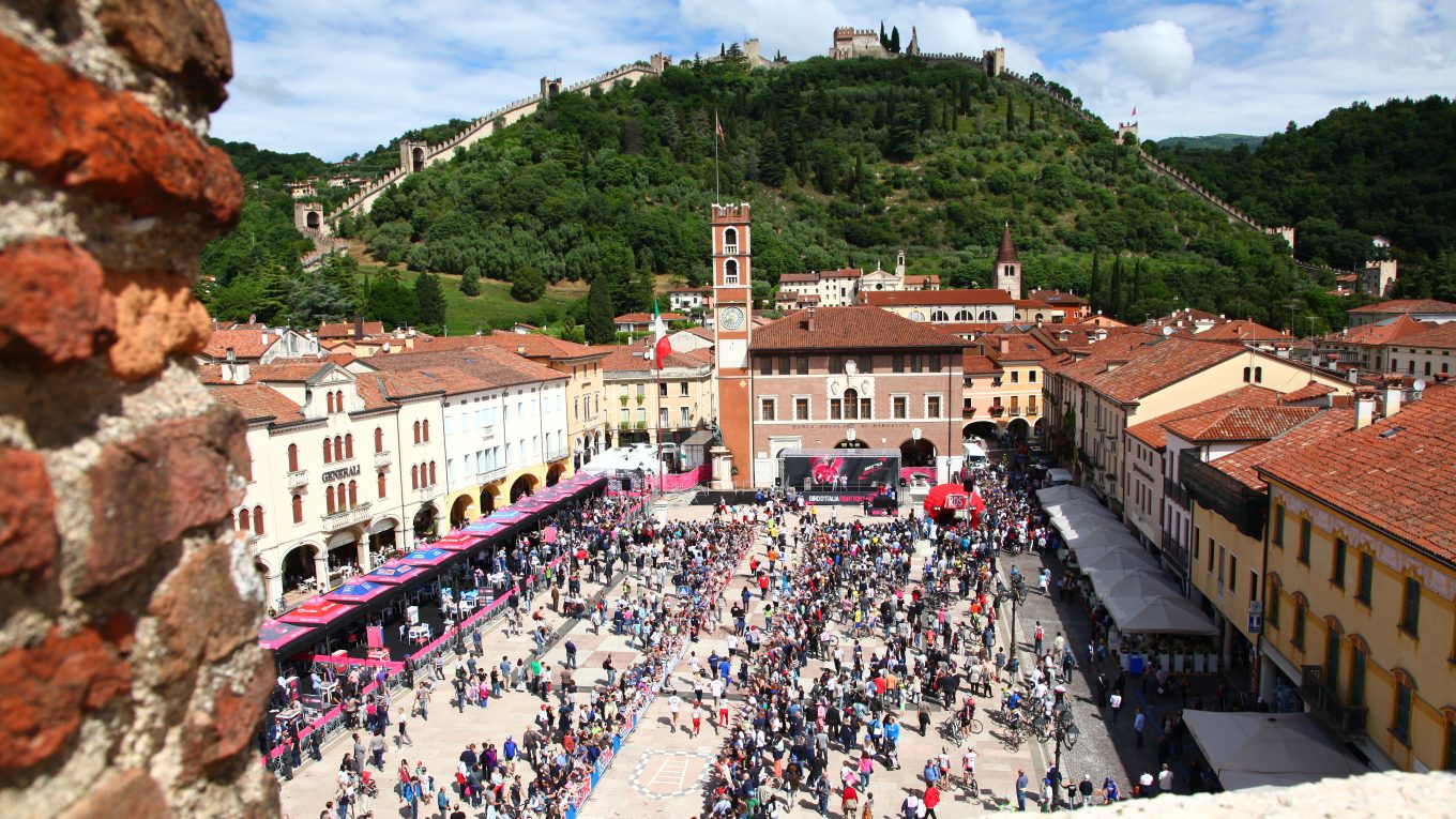 Piazza degli Scacchi e Castello Superiore di Marostica