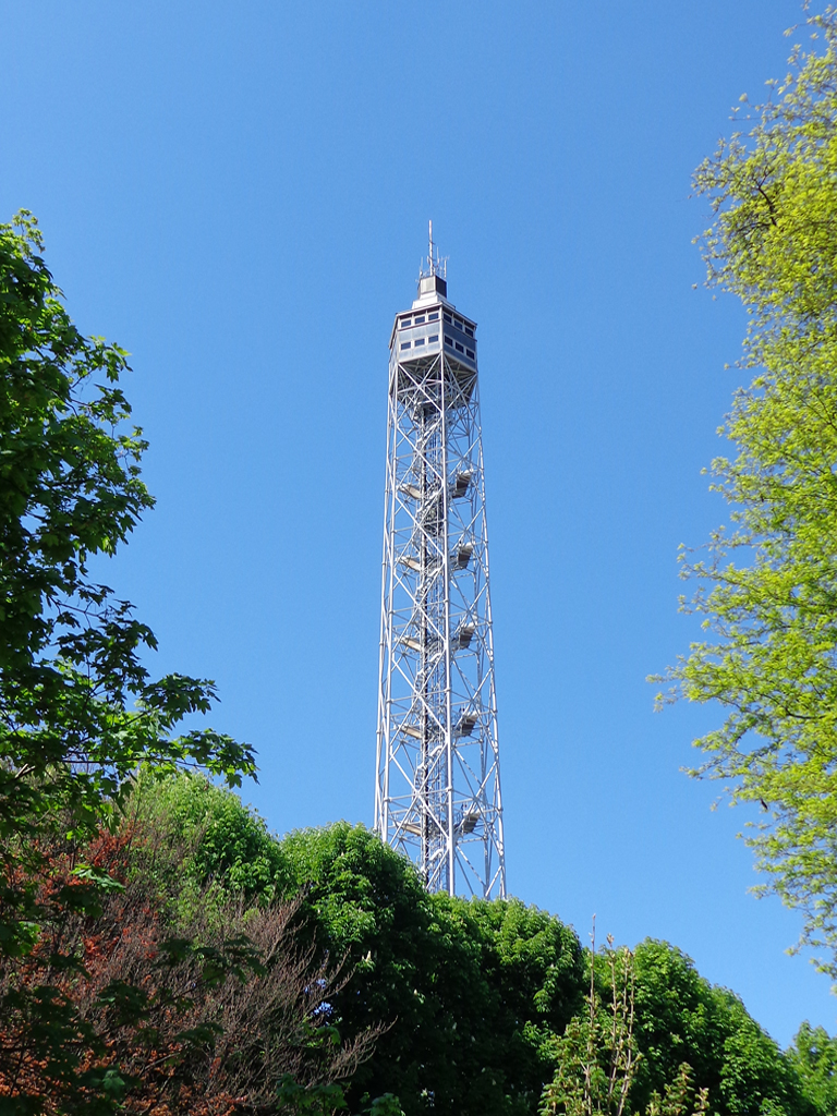 Torre Branca vista dal Parco Sempione a Milano