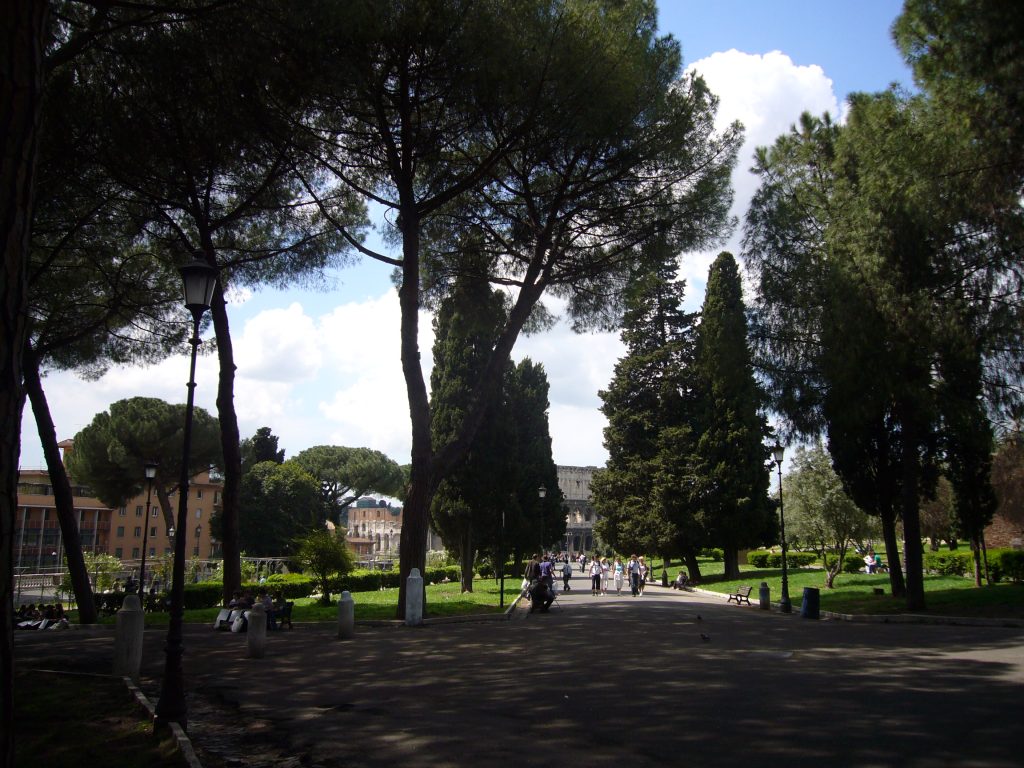 Colle Oppio verso il Colosseo