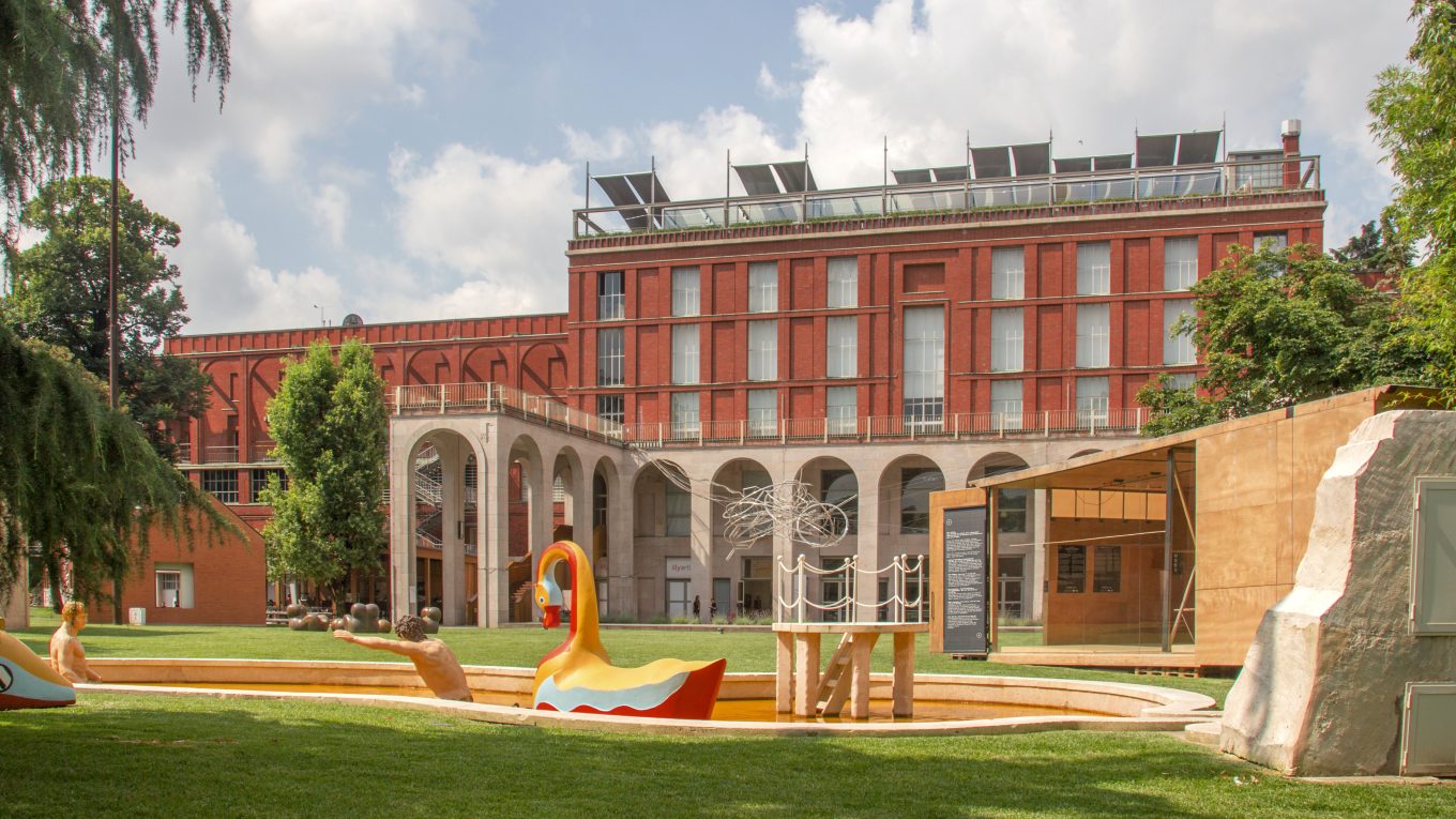 Palazzo dell Arte della Triennale Milano visto da Parco Sempione