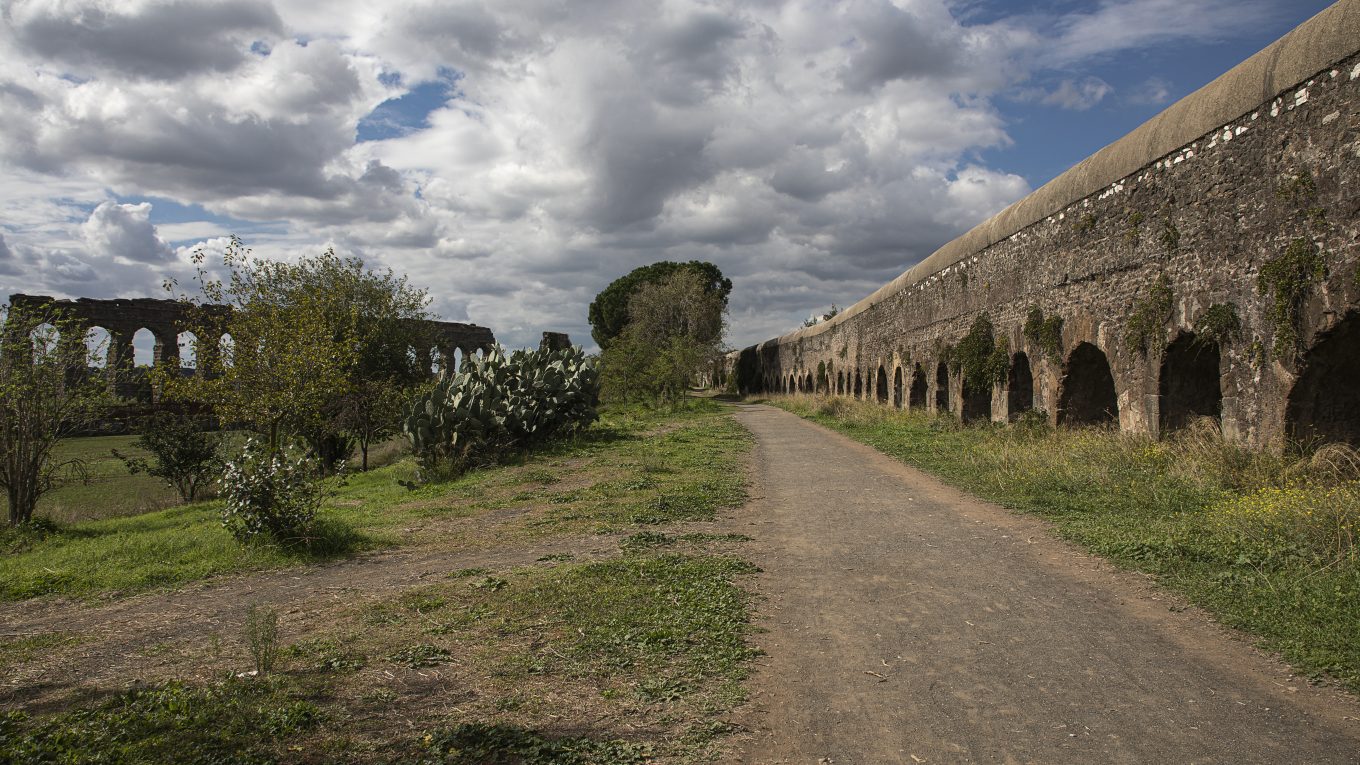 Acquedotti romani nel Parco degli Acquedotti a Roma