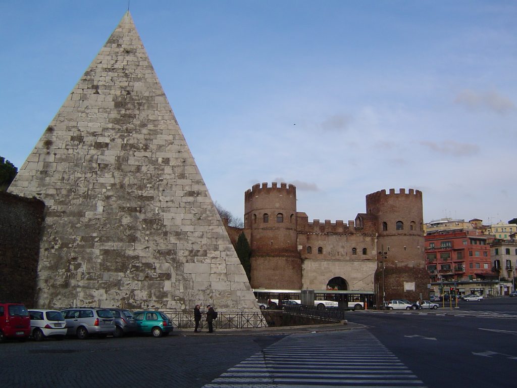 Porta San Paolo con la Piramide Cestia a Roma