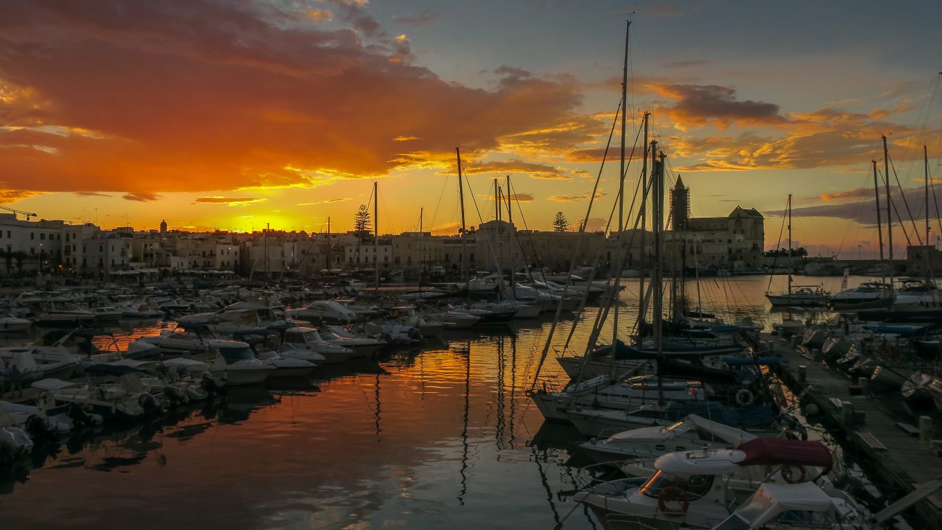Porto di Trani al tramonto