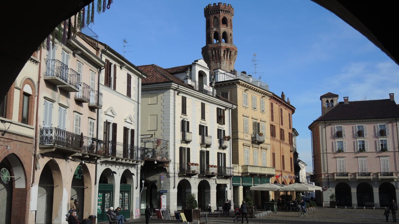 Piazza Cavour a Vercelli