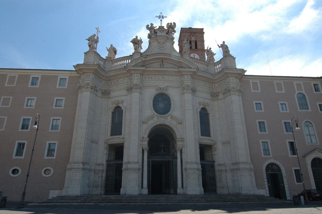 Facciata della basilica di Santa Croce in Gerusalemme a Roma