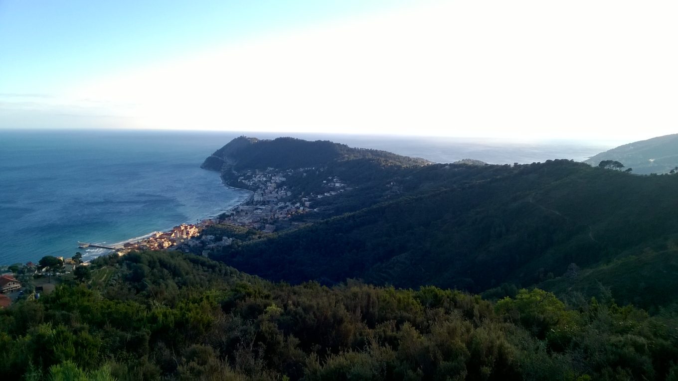 Panorama di Laigueglia con Capo Mele