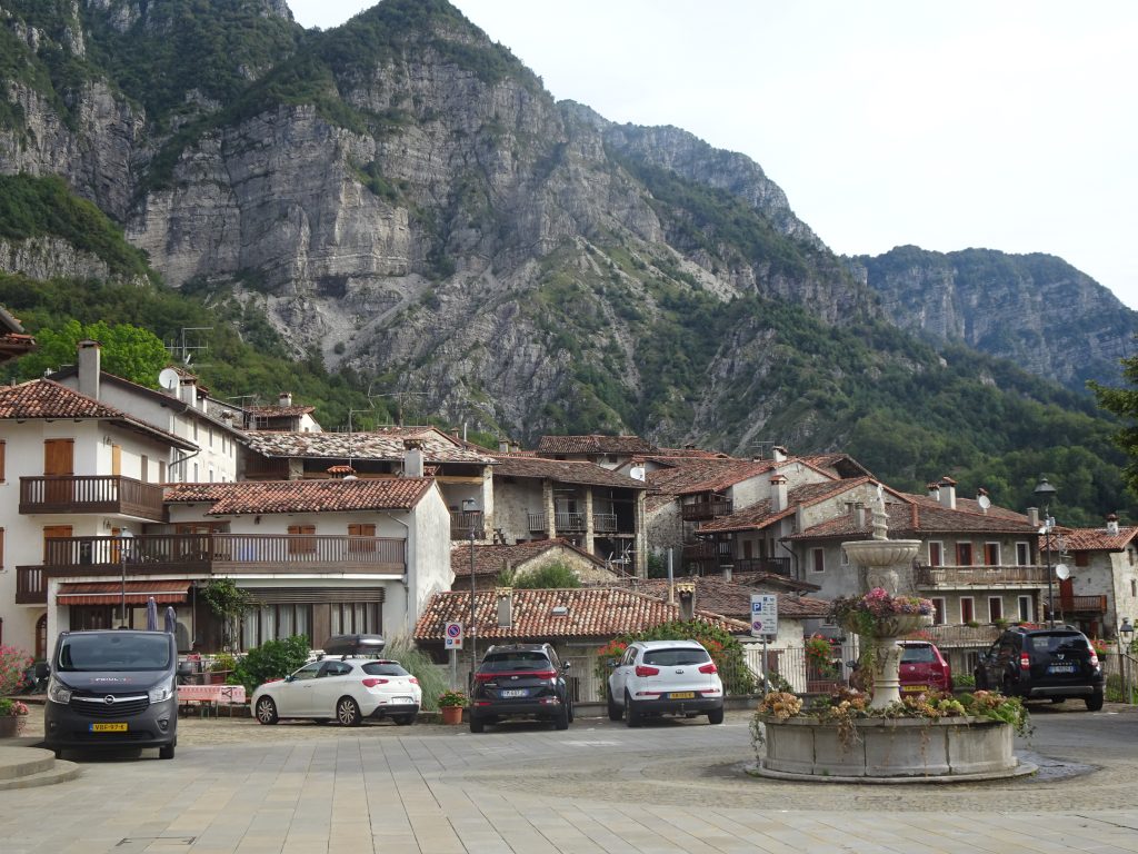 Case e vicoli di Poffabro in Val Colvera